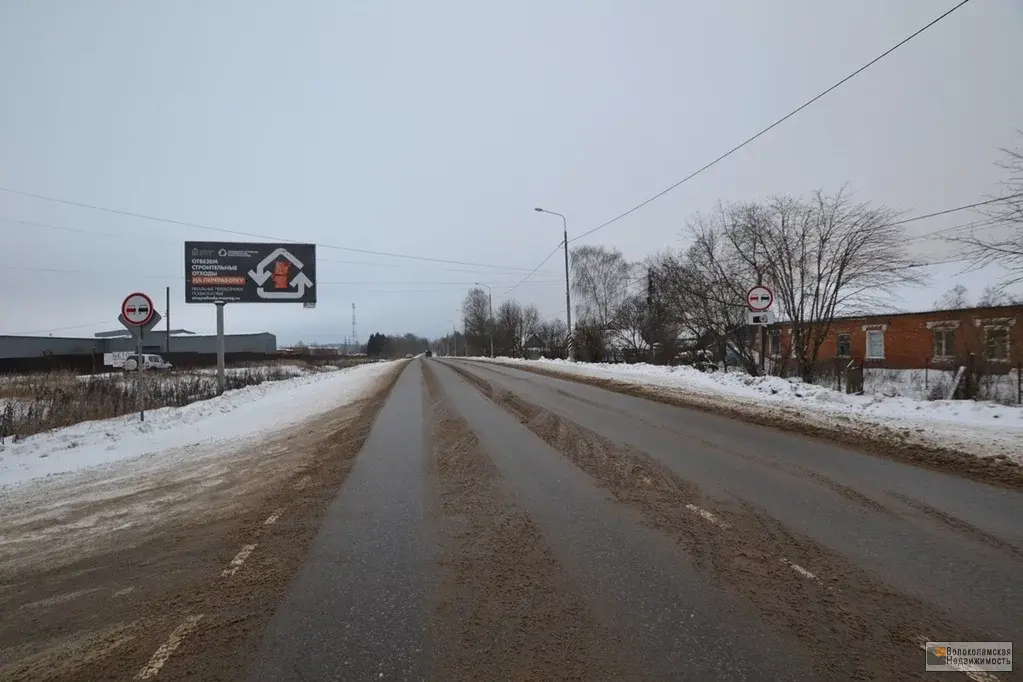 Здание коровника площадью 3150 кв.м на земельном участке 1 Га - Фото 0