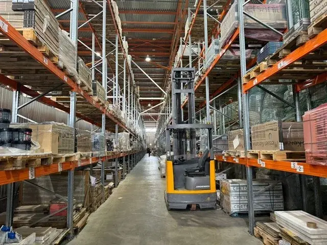 Аренда склада с пандусом 805 м2 возле КАДа - Фото 1