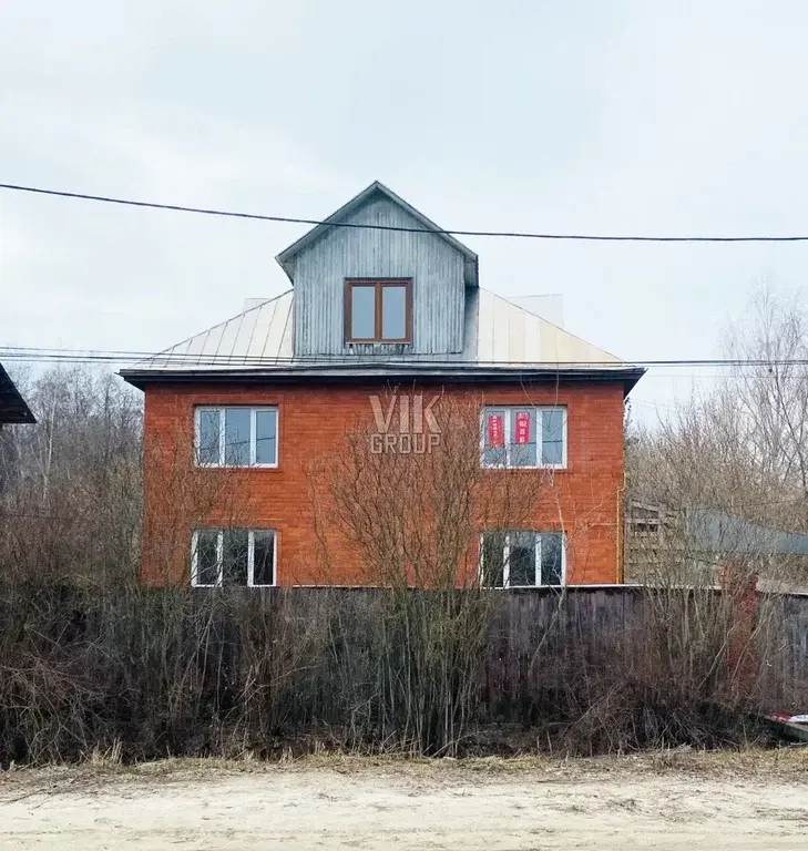 Продается шикарный трехэтажный кирпичный коттедж в селе Зюзино - Фото 0