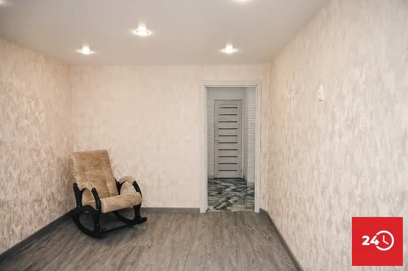 В продаже 2-комн. квартира г. Кузнецк ул. Радищева д.21 с новым ремонт - Фото 3