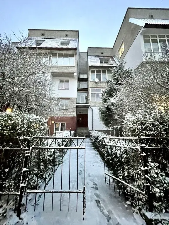 Продажа трехкомнатной квартиры в центре города - Фото 1