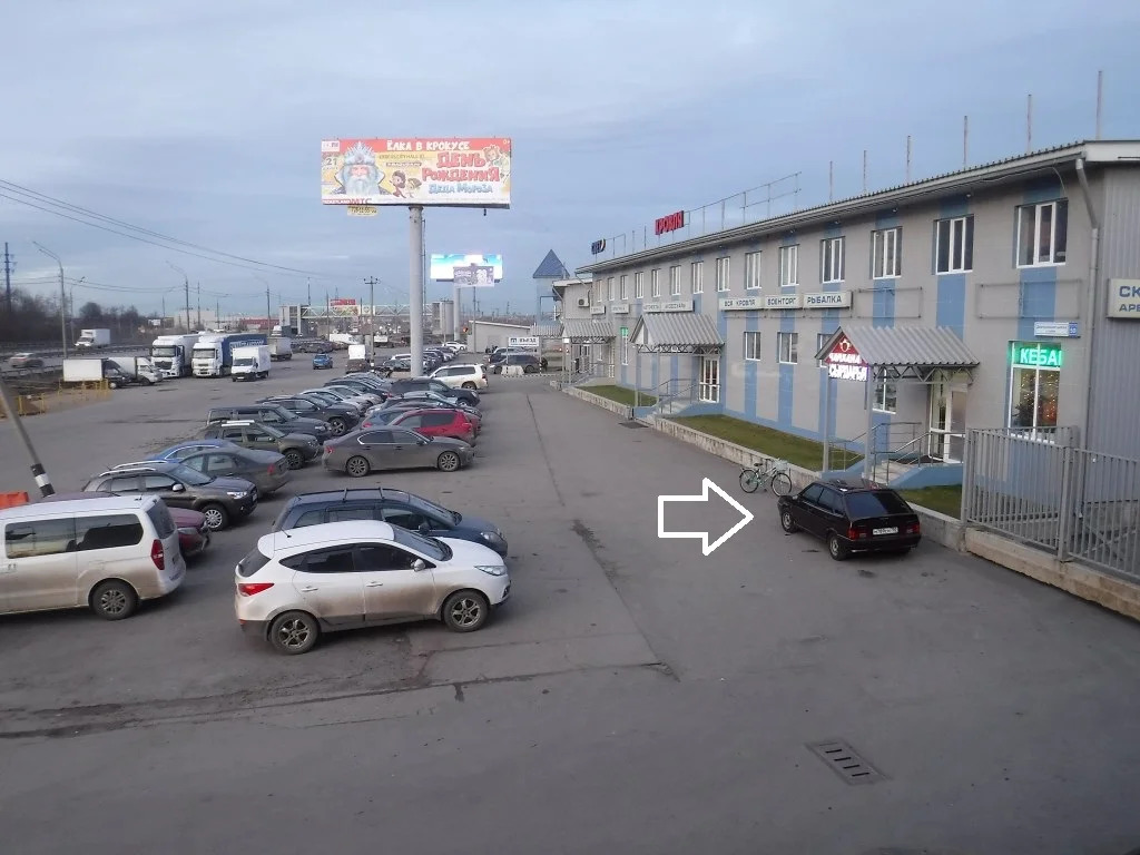 Торговое 129 кв.м. 1-я линия, 1-й этаж аренда - Фото 1