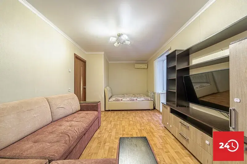 1к квартира с ремонтом по проспекту Кижеватова 33 (Окружная)! - Фото 1