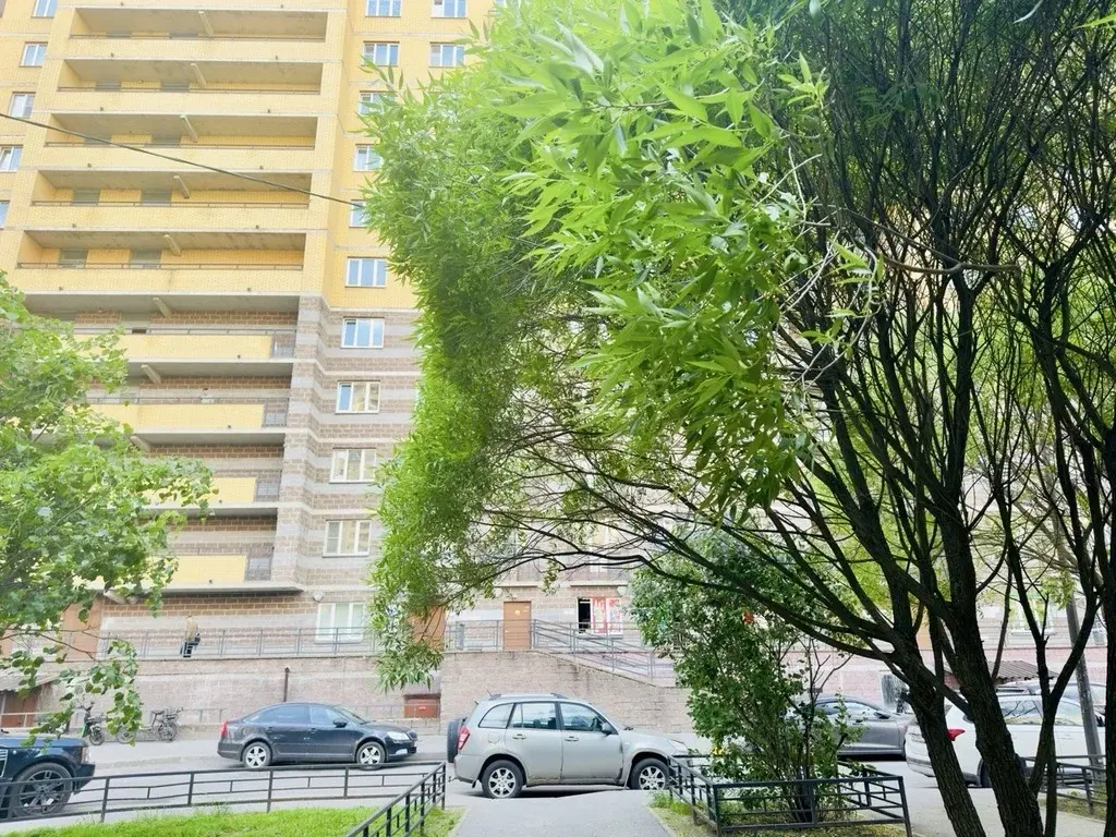 Квартира у метро с хорошим ремонтом, мебелью и техникой,  новый дом - Фото 23