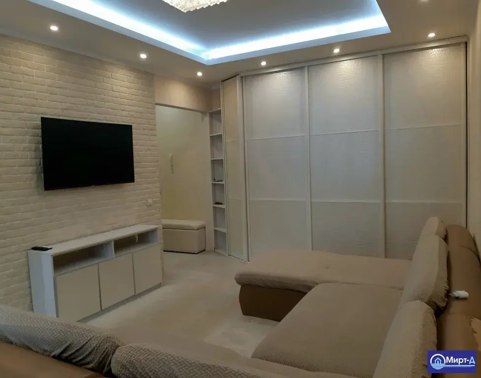 1-к. квартира, 42 м, 2/5 эт. - Фото 1