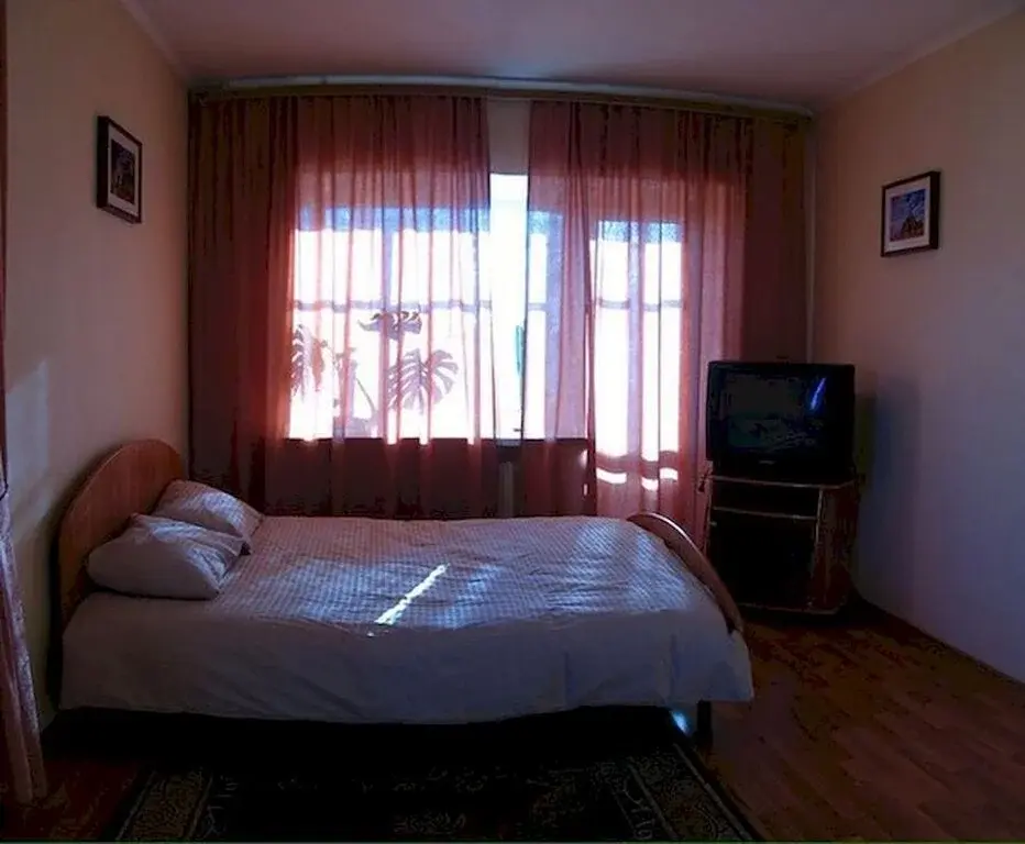 27 однокомнатная квартира. обычная квартира в россии. комната среднего класса. снять комнату чапаева 8. макаренко 35 сочи.