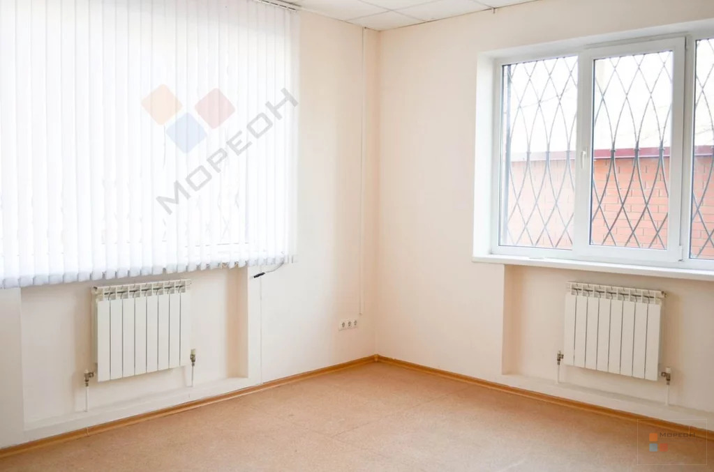 Помещение на 1 этаже с ремонтом и кабинетами, 300 м - Фото 1