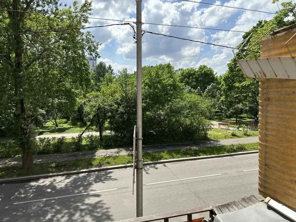 Однушку в Измайлово Сиреневый бульвар в кирпичной 5-ти этажке, Балкон - Фото 5