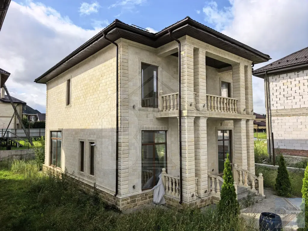 Шикарный дом с дизайнерским ремонтом 215 кв. м., 6 соток - Фото 2