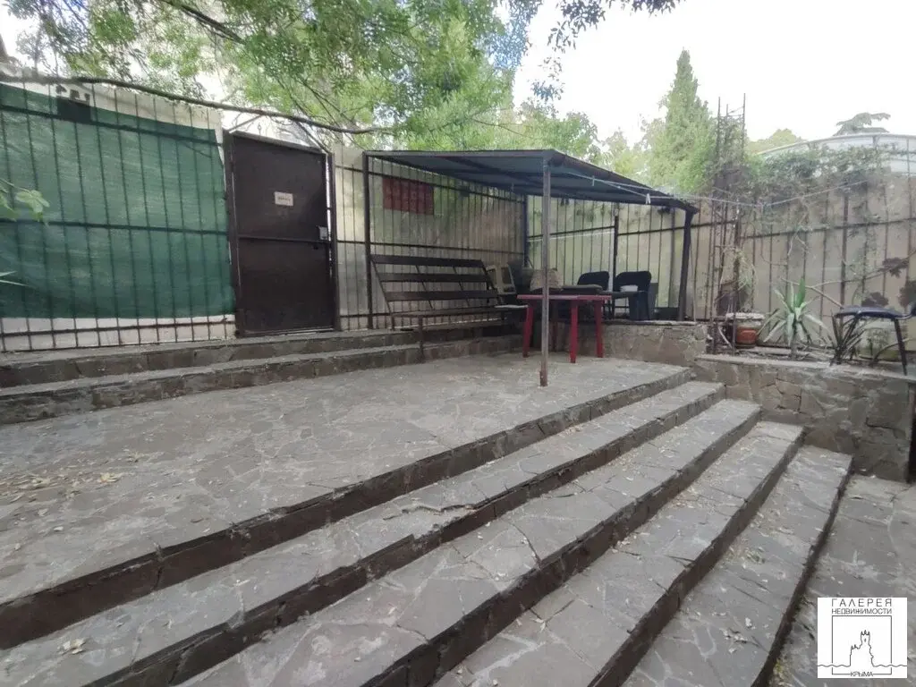 Продаётся 2-комнатная квартира в центре Ялты, с двориком - Фото 1