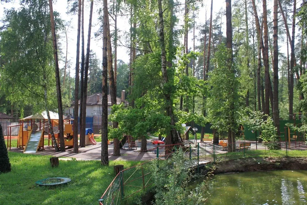 Лесной участок у воды в поселке на Новорижском ш. 10 км от МКАД - Фото 5