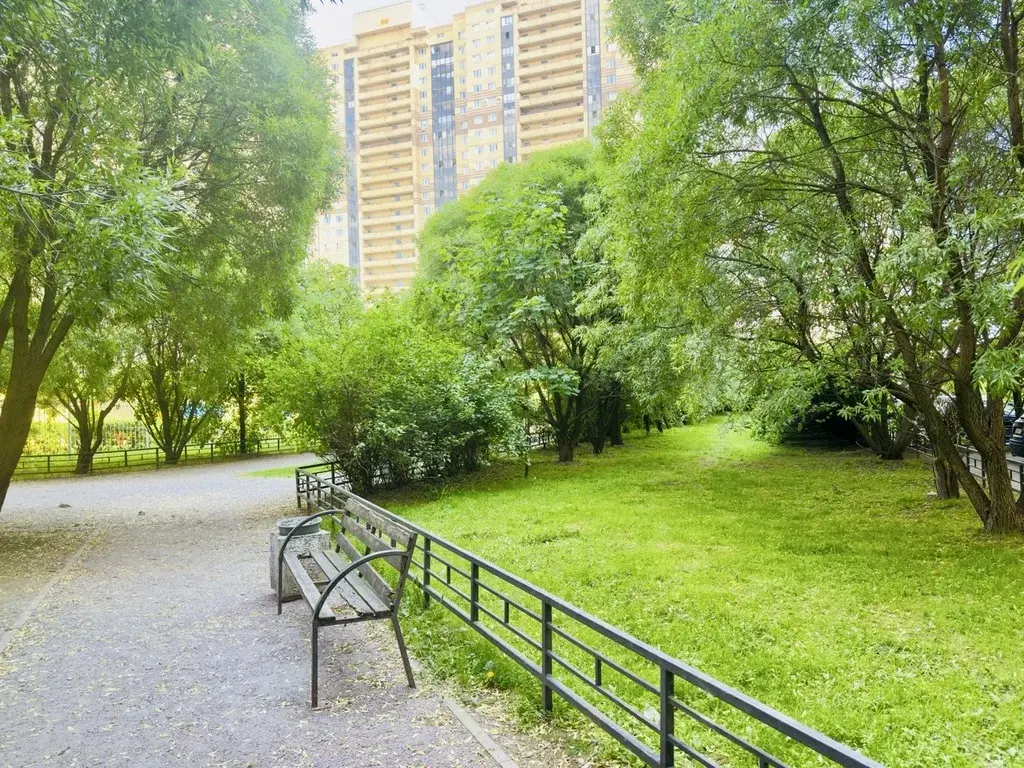 Квартира у метро с хорошим ремонтом, мебелью и техникой,  новый дом - Фото 22