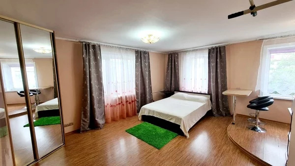 1- комнатную квартиру в центре г.Южно-Сахалинска сдам посуточно - Фото 0
