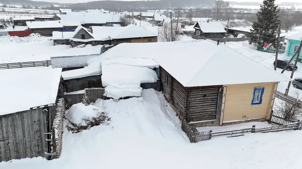 Продаётся просторный дом с земельным участком в деревне Ташкинова - Фото 1