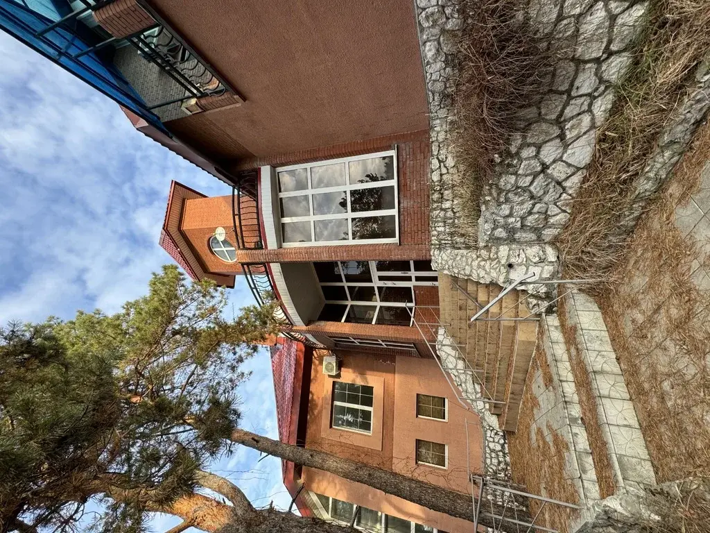 Коттедж  двухэтажный 718 м2 - Фото 2