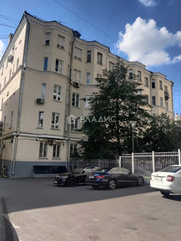 Москва, улица Петровка, д.17с3, 4-комнатная квартира на продажу - Фото 2