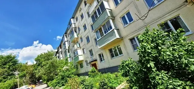 Двухкомнатная квартира в1 микрорайоне, дом 43 - Фото 0