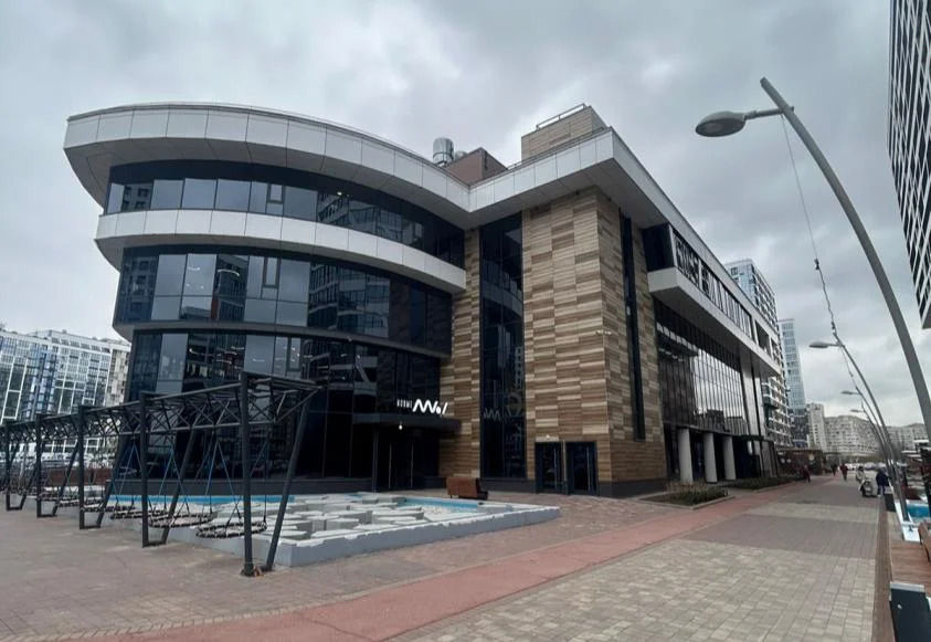 Здание 2700 м2 в аренду - б-р Александра Грина, 1 - Фото 11