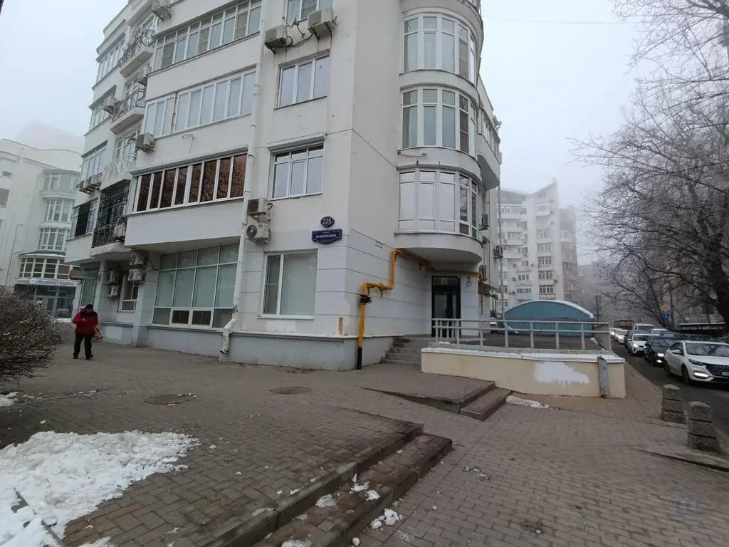 Продаю парковочное место в подземном паркинге в центре Ростова-на-Дону - Фото 1