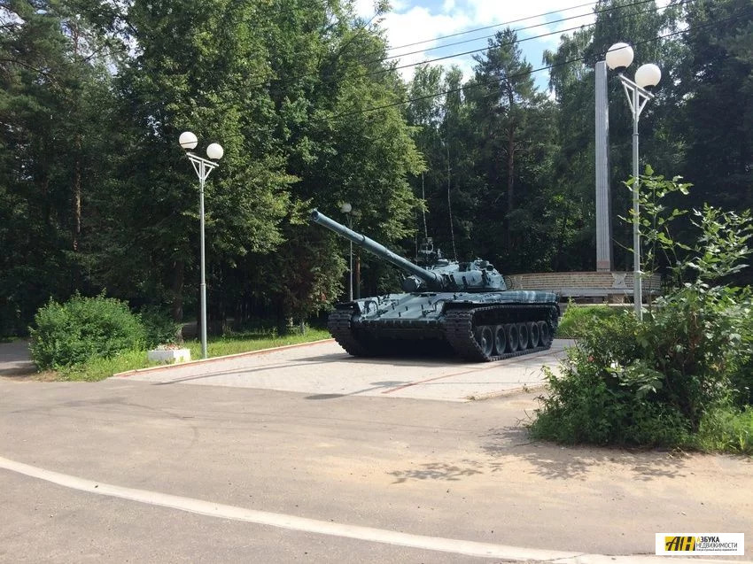 Участок расторгуева. Танк т-80 Расторгуево. Видное памятник танка т80. Танк в Расторгуево. Т-80 В Видном.