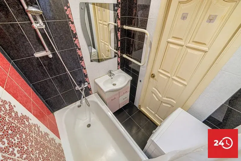 В продаже 1 комнатная  квартира по ул. Антонова, 23  ремонтом и мебель - Фото 4