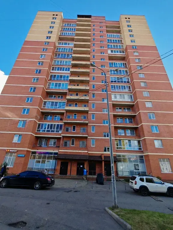 Продам квартиру в Лобне - Фото 1