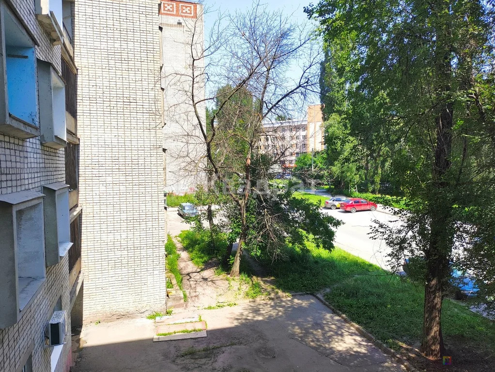 Удобный недорогой вариант в хорошем районе города! - Фото 9