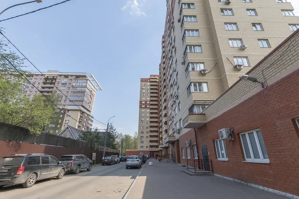 Продам просторную 1-ком. квартиру - Фото 0
