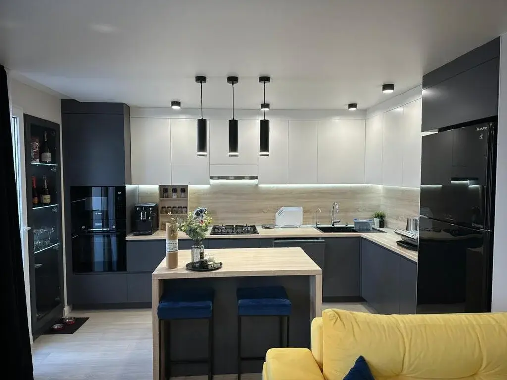 Продам просторную евро-трёхкомнатную квартиру (2 изолированные спальни - Фото 1