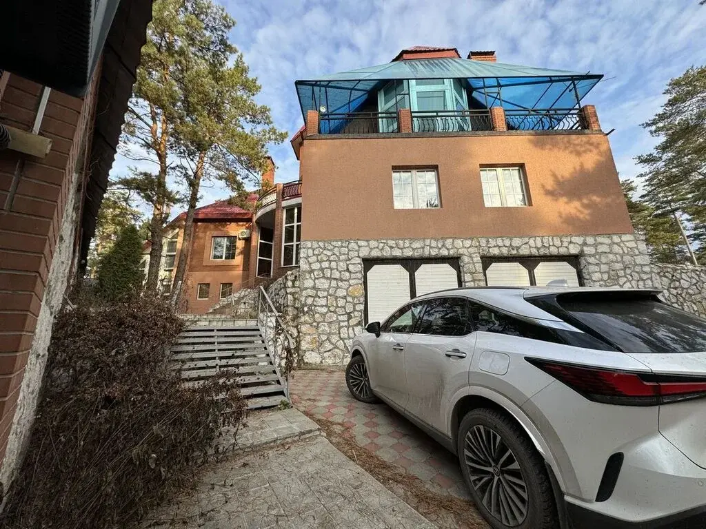 Коттедж  двухэтажный 718 м2 - Фото 2