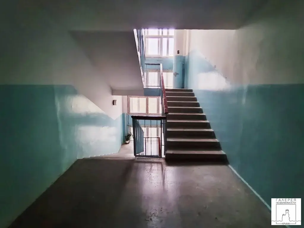 Продаётся светлая видовая 2-комнатная квартира в Ялте, ул. Мухина - Фото 18