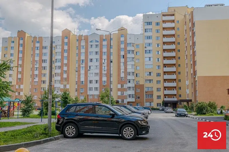 В продаже 1 ком-ая квартира по ул. Антонова, 28 с красивым видом - Фото 0