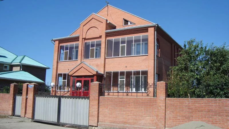 дом в саяногорске в летнике. коттедж саяногорск. домклик саяногорск коттеджи. дом саяногорск хакасия. коттедж саяногорск.