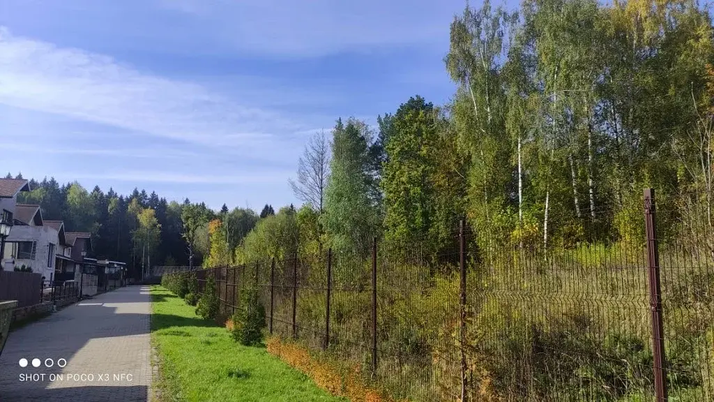 Земля ИЖС в поселке со всеми центральными коммуникациями рядом платка - Фото 1