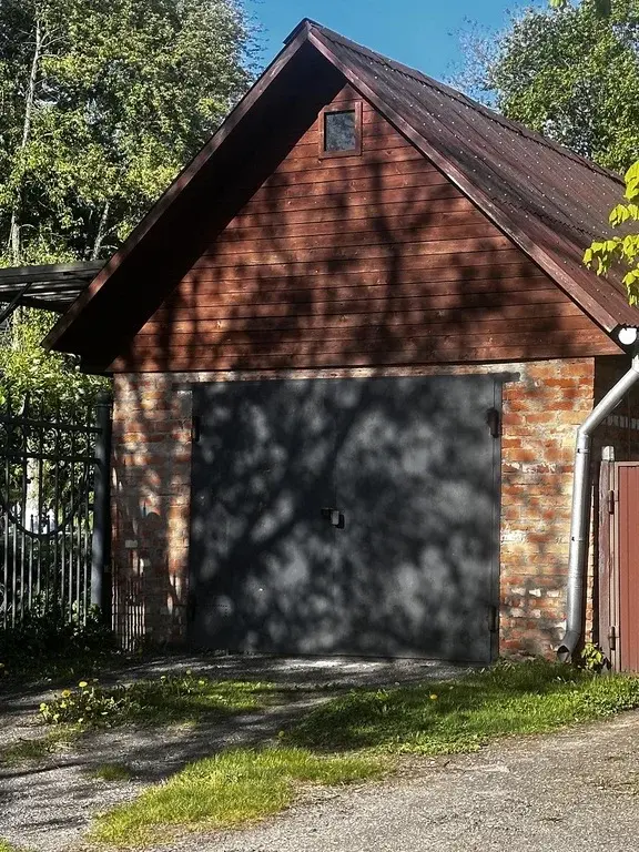 Гараж кирпичный 23 кв.м. с мансардой г.Дмитров, ул. Подлипичье. - Фото 0
