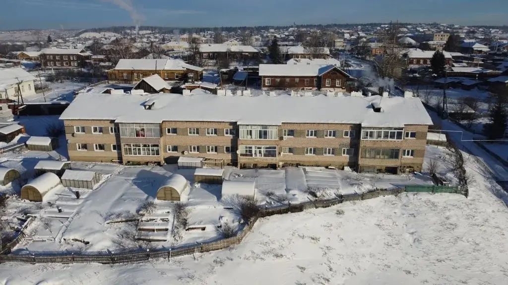 Продается уютная трехкомнатная квартира в городе Нязепетровск, в район - Фото 3