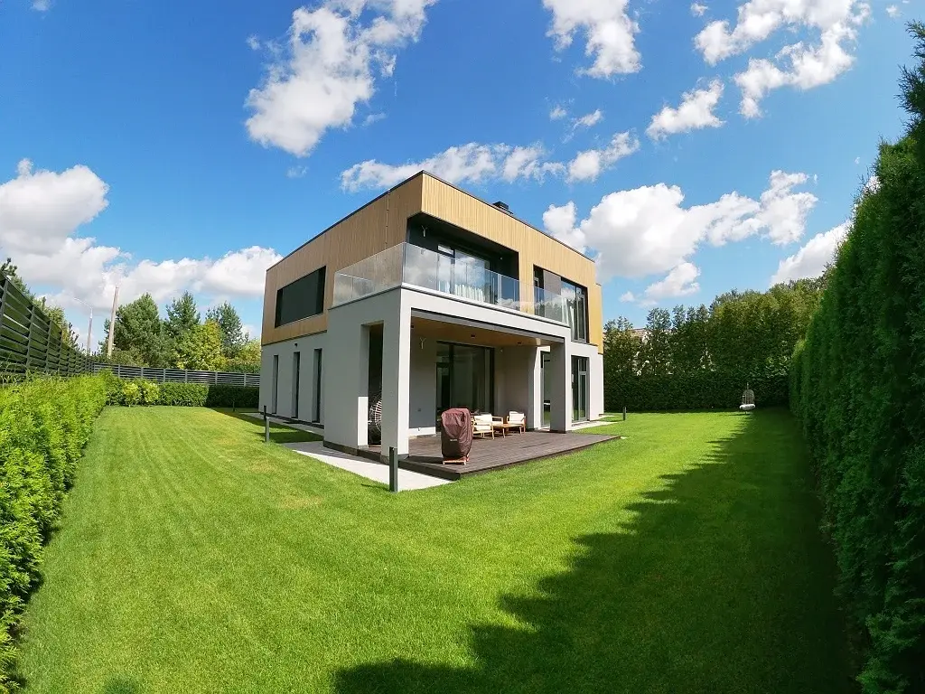 Продажа нового современного дома с панорамным остеклением на Рублевке - Фото 1