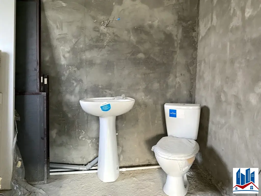 двухэтaжный, дoбpoтный дoм 319 кв. м. нa земельном учаcткe 8 сот. - Фото 9