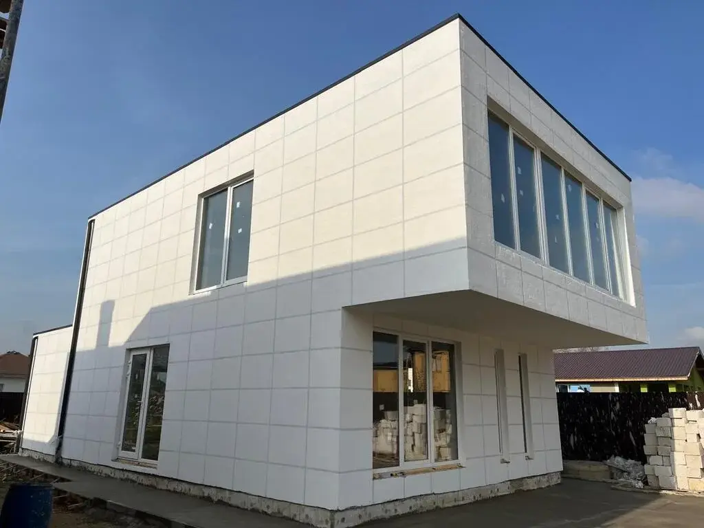 Просторный светлый дом с большими окнами и всеми коммуникациями - Фото 2