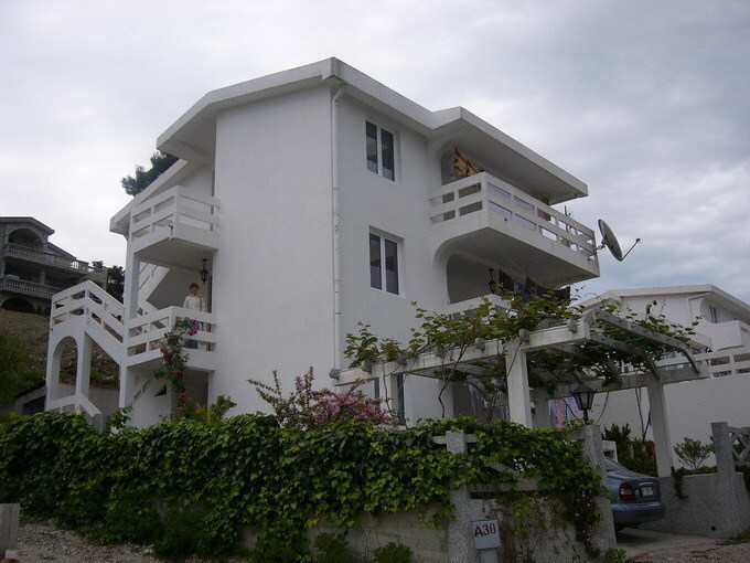 Продается 3-х этажный дом в зеленом пригороде г. Бар (Черногория) - Фото 0