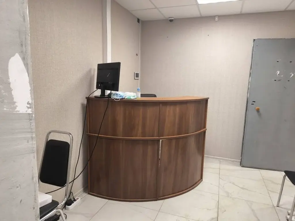 Нежилое помещение 129,8 м2 с отдельным входом в жилом доме - Фото 1