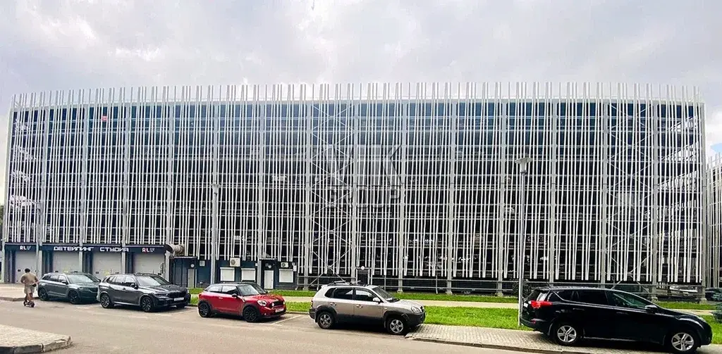 Просторное машино-место рядом с ЖК бизнес класса «Ривер Парк» - Фото 1