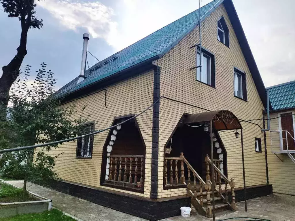 Шикарный дом из бревна в центре Климовска - Фото 0