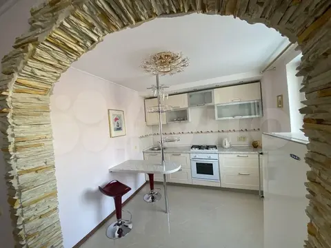 Победы 34       4-к. квартира