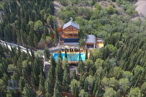 Дом у моря Республика Крым г Алушта Стахеевская горка 49 соток земли