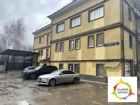 В пятиэтажном здании на мансардном этаже под офис 137 кв