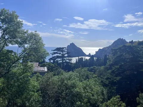 Участок на первой линии в 1 минуте от моря