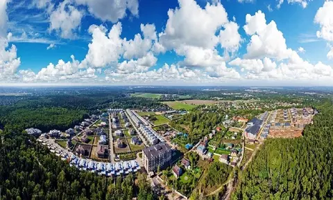 Участок с коробкой под снос в элитном поселке Азарово