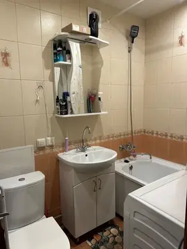 Продам 2 изол. Ульянова 4