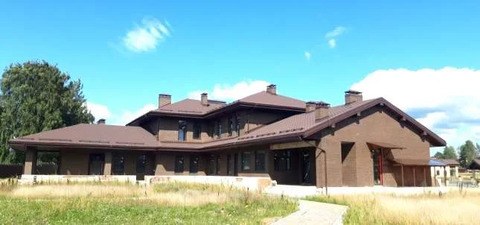 Дом площадью 1364.8 кв.м на участке 80 соток